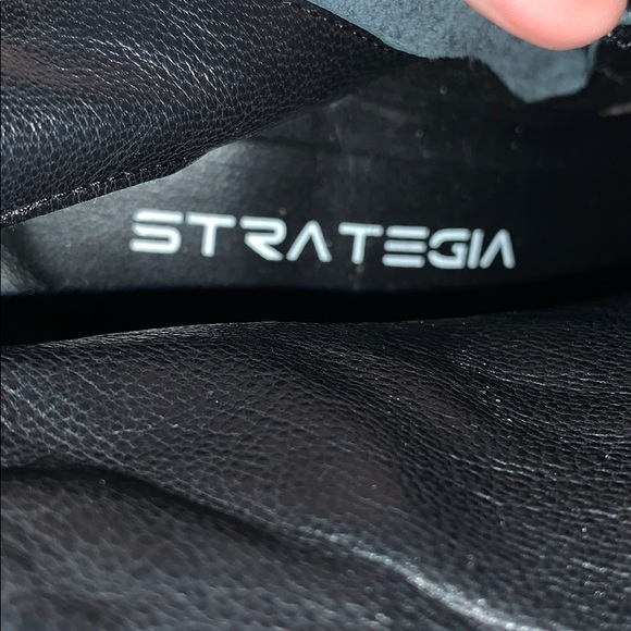 NWOT STRATEGIA Black Leather Ankle Boots - Picture 10 of 14